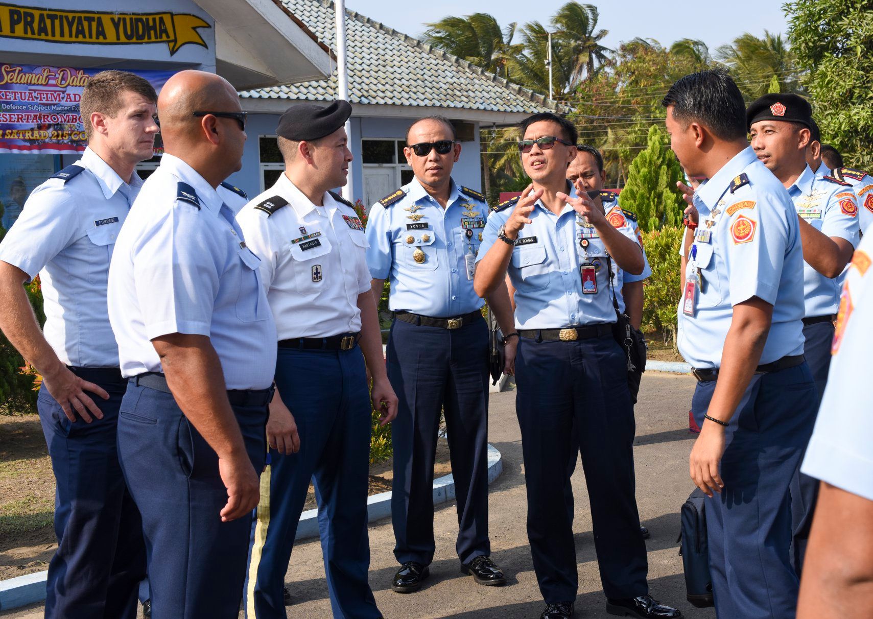 HING and Indonesian Air Defenders build relationships during SMEE 19-2