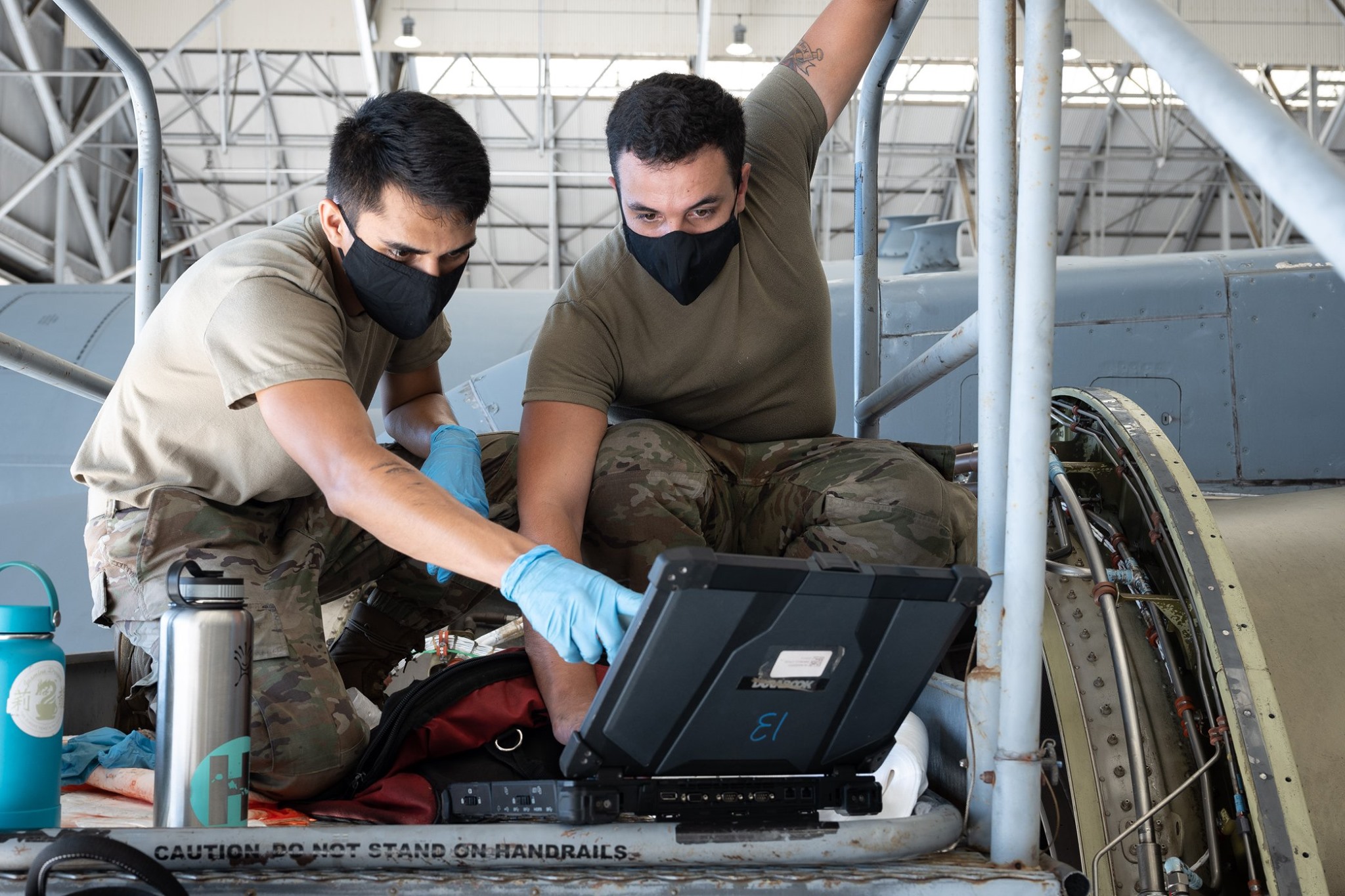 Maintaining C-17 Globemaster III Engines