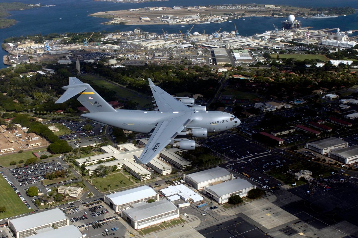 Check Six – 2006: First C-17 Globemaster III arrives at Hickam￼