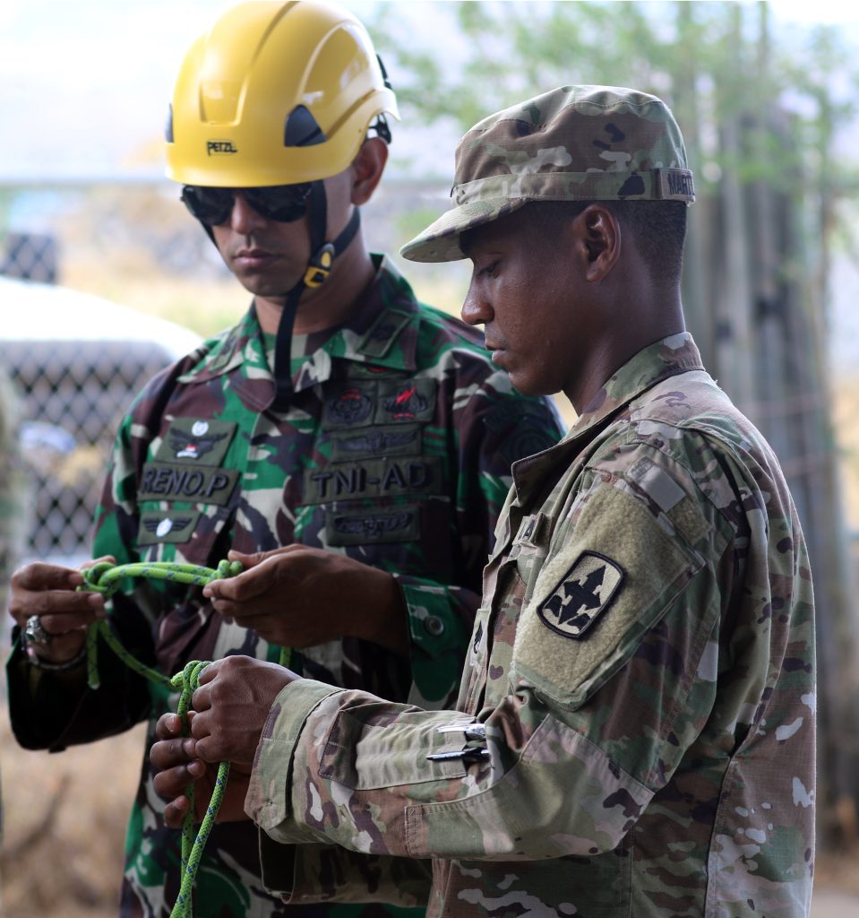 Soldiers of the Hawaii Army National Guard and Indonesian National Military - Quick Response Disaster Management Unit take part in a rope tying exercises during a confined space rescue class in Kapolei, Hawaii, July 9,2018. This marks the first joint training exercise between the HIARNG, Philippine, and Indonesian, Chemical, Biological, Radiological, Nuclear and High-Yield Explosive, Enhanced Response Force Package teams. (U.S. Army National Guard Photo by Sgt. Tinisha Mellein-Fortson/Released)