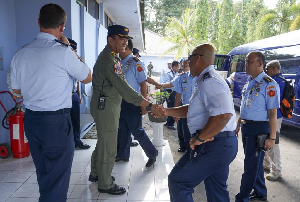 Hawaii National Guard (HING) and Indonesian Air Force (TNI) personnel greet one another during a tour of the TNI Air Training Wing Jul. 10, 2019 in Yogjakarta, Indonesia. The tour was part of an Air Defense Subject Matter Expert Exchange (SMEE) held as part of the State Partnership Program which links a state’s National Guard with a partner nation in support of mutual interests. (U.S. Air National Guard photo by Tech. Sgt. Alison Bruce-Maldonado)